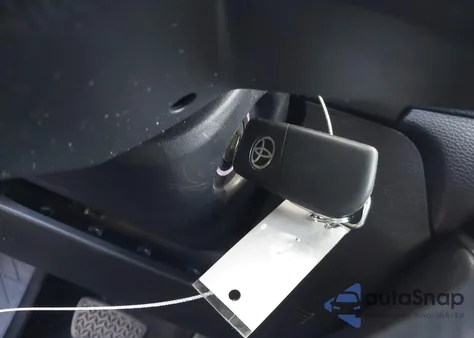 2021 Toyota Rav4 Le z USA, uszkodzony, nr VIN JTMF1RFV0MD079859